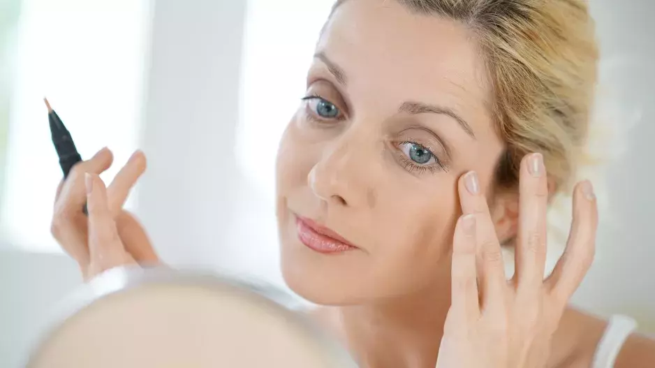Chyby v líčení přidávají na věku: Vyhněte se pudru i křiklavým stínům