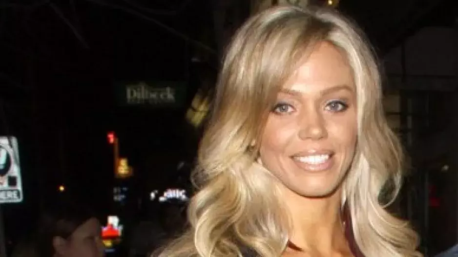 Modelka Loni Willison mívala všechno: Krásu, peníze i slavného manžela. Po rozvodu žije na ulici a je závislá na drogách