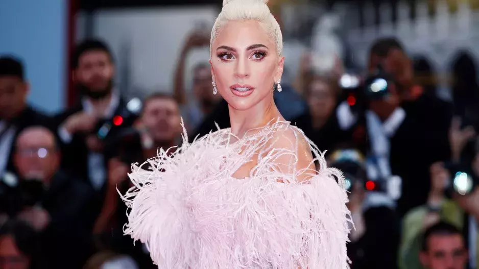 Herečky, které ve filmech ztvárnily slavné osobnosti naprosto věrohodně: Lady Gaga jako slavná vražedkyně, Lily James jako Pamela Anderson