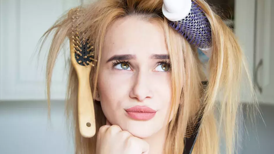 Klasické copánky a další jednoduché účesy, které zvládnete i pokud hodně spěcháte