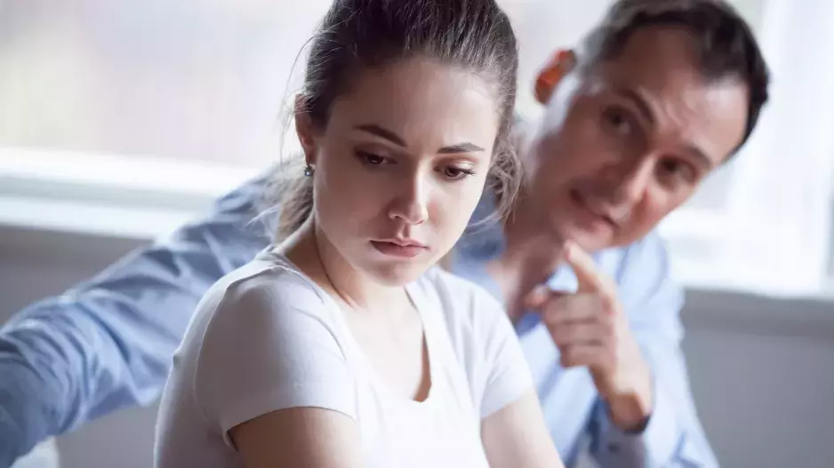 Jak poznáte, že máte doma manipulátora: lže, zastrašuje, vydírá nebo vás dokonce fyzicky trestá