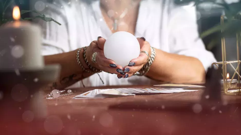 Velká tarotová předpověď na měsíc červenec: Zjistěte, co vám předpovídají karty v lásce, zdraví a financích