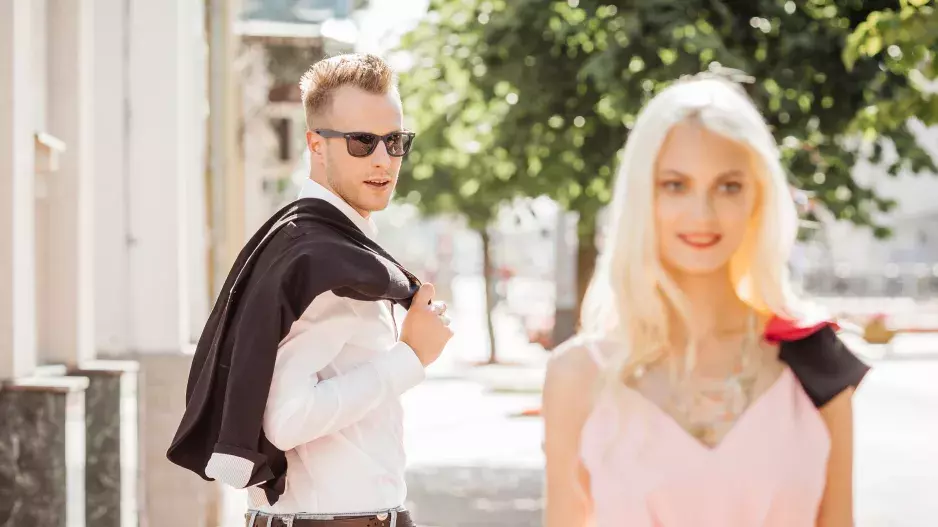 Čeho si muži skutečně všímají na ženách a co je pro ně opravdu nejpřitažlivější?