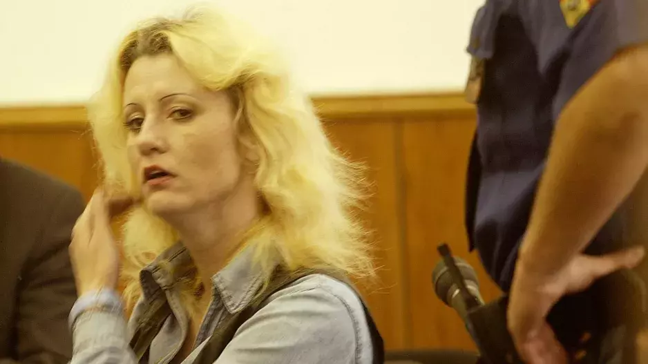 Česká sériová vražedkyně Jaroslava Fabiánová si odpykává doživotí. Vraždila mimořádně brutálně s pomocí sekáčku na maso nebo třeba zednického kladiva