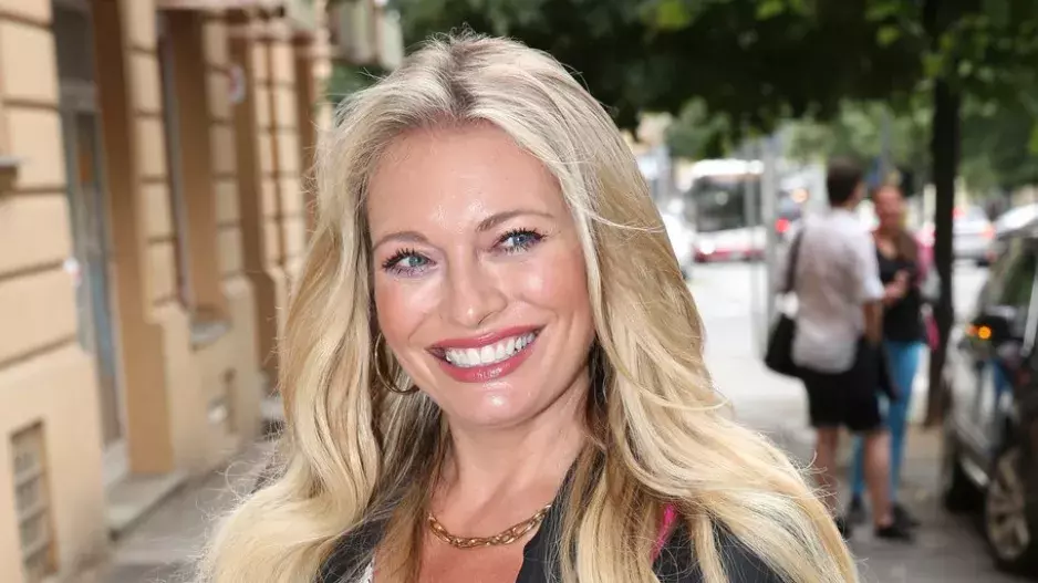 Lucie Borhyová v plavkách je pohled pro bohy: Nadupaný dekolt a dokonalé křivky