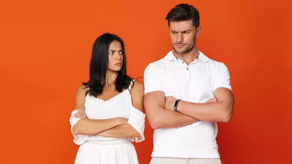 Čím ženy spolehlivě odradí každého muže: Ve výčtu nechybí dlouhé textové zprávy ani neustálé omluvy