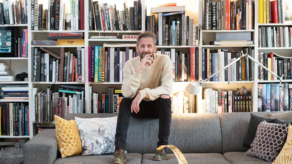 Co známý fotograf Tomáš Třeštík ukrývá (nejen) ve své knihovně?