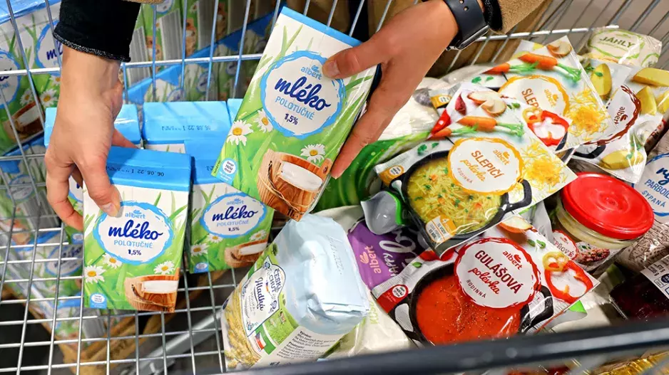 Už v sobotu se bude konat Sbírka potravin. Zapojí se i ve více než 130 obchodů Albert