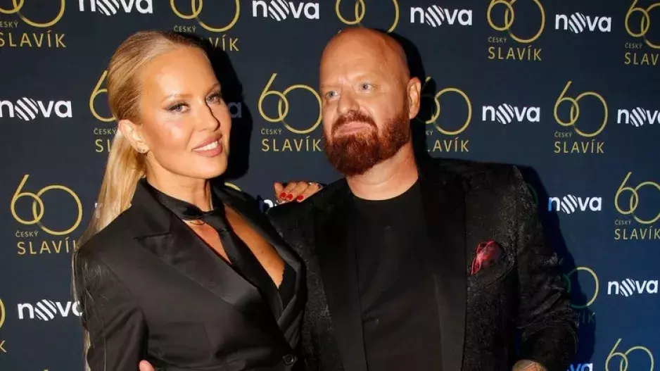 Byt Simony Krainové čeká rekonstrukce. Z luxusu, kde nechybí fotografie modelky v nadživotní velikosti, vás bude přecházet zrak