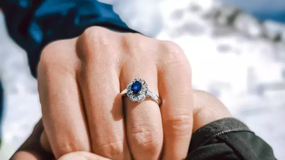 Jak zjistit velikost zásnubního prstenu?