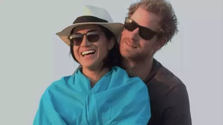 Nový dokument o Harrym a Meghan odhaluje fotografie, které nikdy nikdo neviděl. Zásnuby na dece nebo tajný výlet