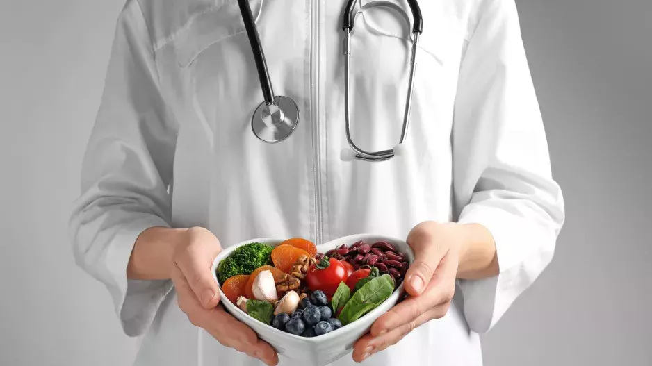 Studie: Vysokým cholesterolem trpí až polovina Čechů. Potraviny, které sníží jeho hodnotu, tlak a pročistí cévy