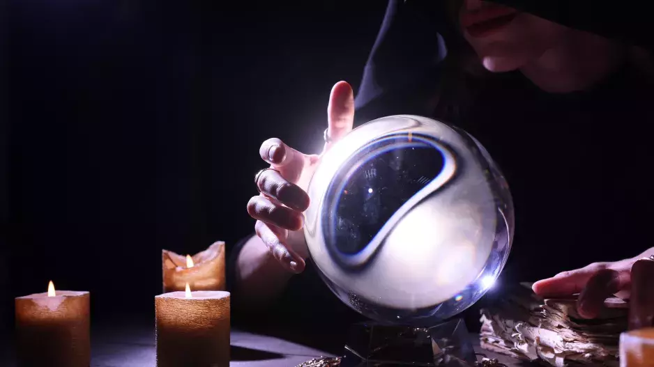 Předpověď britského jasnovidce pro rok 2023: Nedostatek potravin, další ozbrojené konflikty, ale i světlo na konci tunelu