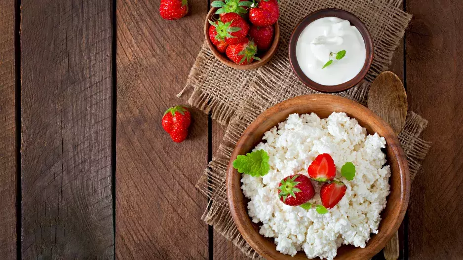 Zbavte se tuku na břiše pomocí jídla: Nejlepšími pomocníky jsou sýry. Tvaroh je číslo jedna