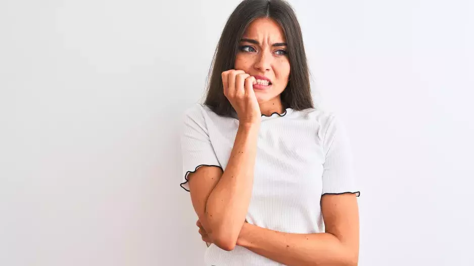 Váš mozek vás varuje: Tyto příznaky naznačují, že se blíží nervové zhroucení