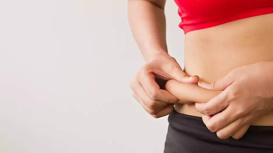 Jak se zbavit nechtěného tuku na břiše: Cviky na břicho vám paradoxně moc nepomůžou