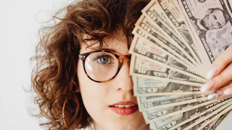 Chudobu přitahujete svým myšlením: Vzorce chování vás připravují denně o peníze. Změňte to