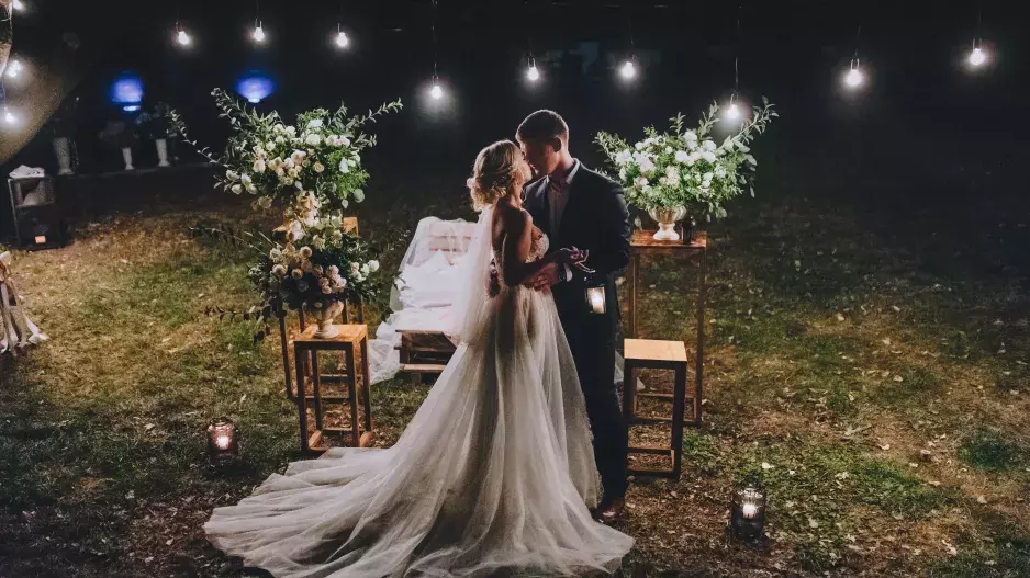 Svatební dekorace 2023: Svěží výzdoba plná překvapení. Chybět nebude velká škála barev. Inspirujte se