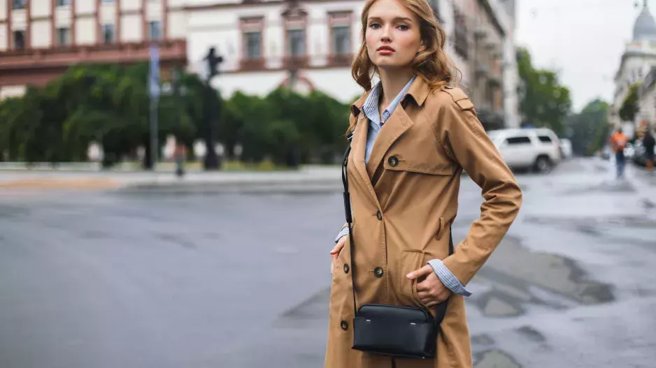 Jarním trendem je letos věčný trenčkot: Jak ho nosit podle elegantních Francouzek