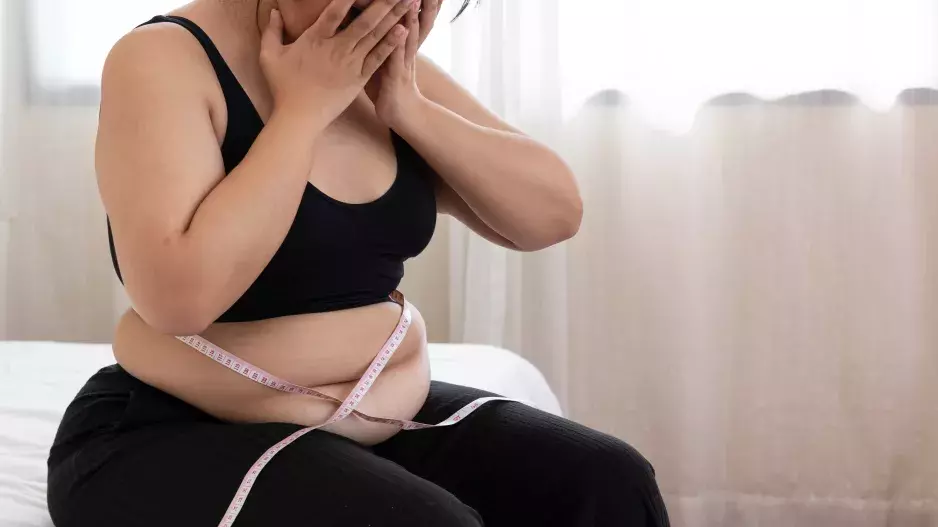 Příznaky, že za břišní tuk mohou hormony: Poté vám nepomůže dieta, ale ani cvičení