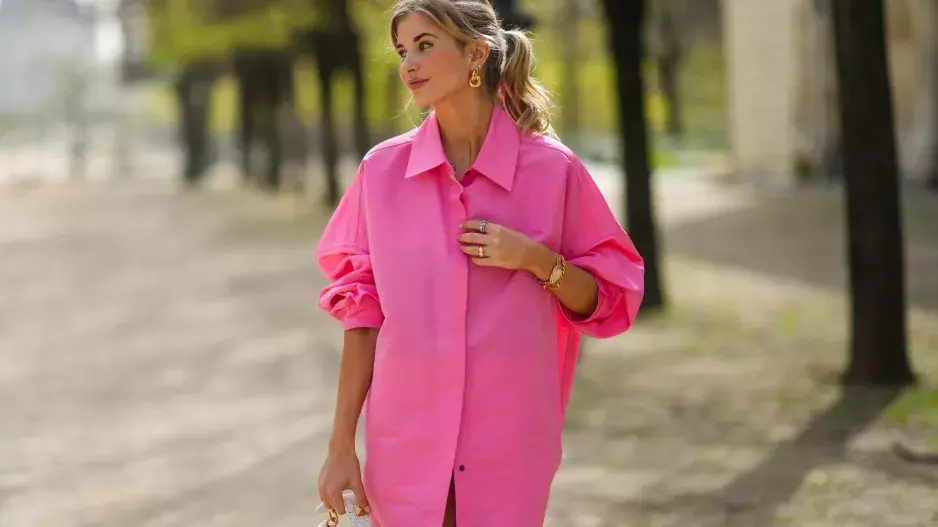 Oversize košile je absolutním hitem letošní sezony: Sluší všem bez ohledu na věk i kila navíc