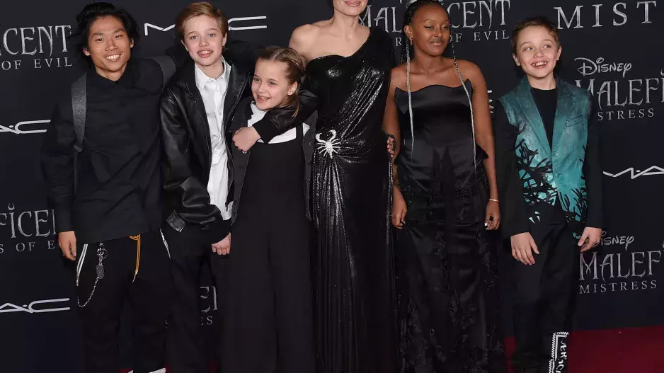 Donedávna byla ve stínu starší sestry Shiloh, ze kterého vystupuje: Mladší dcera Angeliny Jolie a Brada Pitta roste do krásy