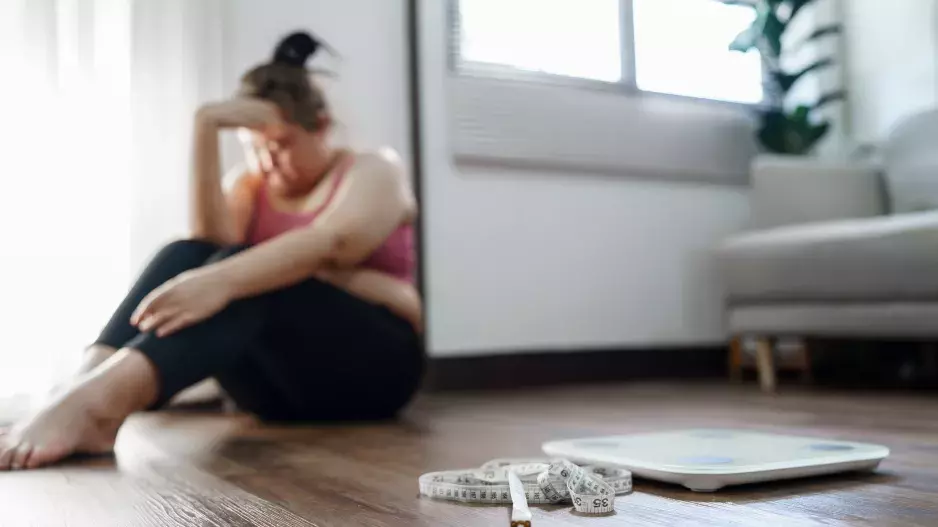 Fatální chyby, které vám brání zhubnout. Zapomeňte na hladovění nebo monotónní stravu