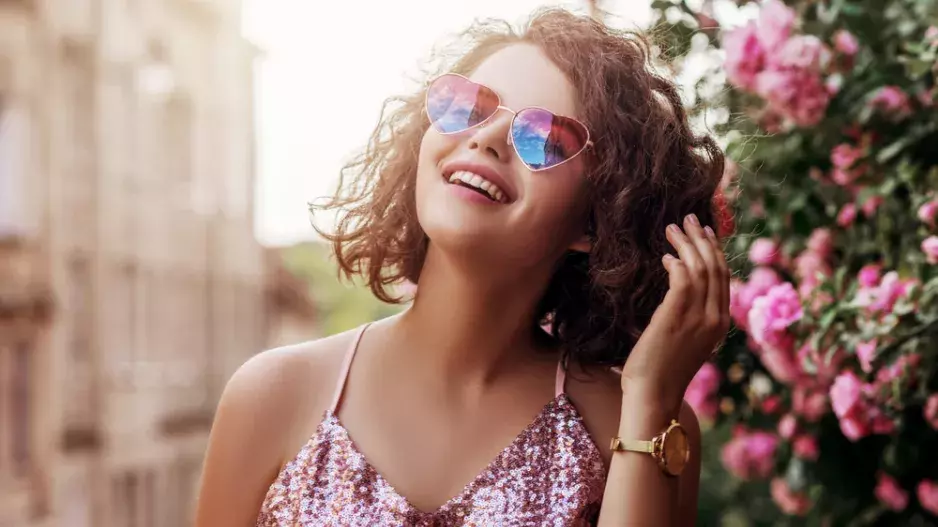 Letní fashion trend – vylepšete svůj look gradientními slunečními brýlemi! 