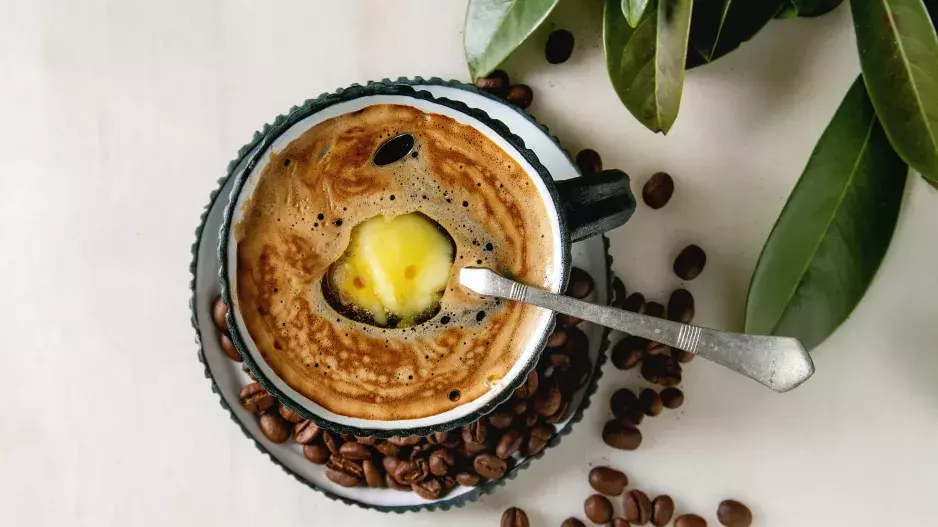 Dietní hit roku 2023: Neprůstřelné kafe. Zázrak na hubnutí, nebo pouhý marketingový tah?