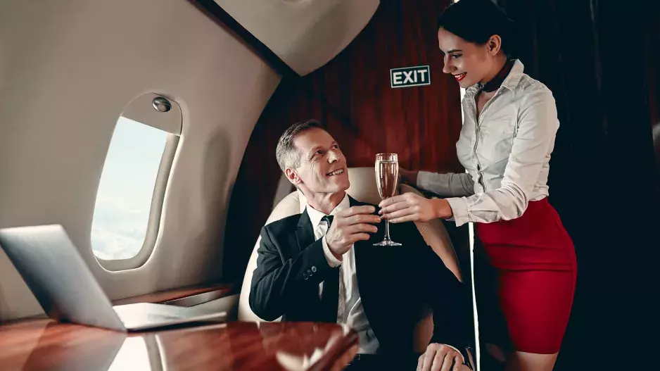 Zpověď letušky soukromého letadla: Intimní chvilky na palubě nejsou výjimkou