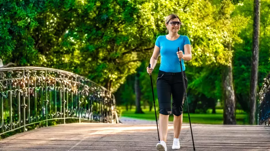 Jedna procházka denně: Kolik minut potřebujete ujít abyste zhubli, nebolela vás záda a klouby? Stačí málo