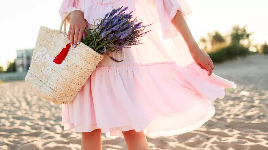 Letní móda 2023: Šaty, které budou slušet i silnějším postavám. Inspirujte se v naší galerii