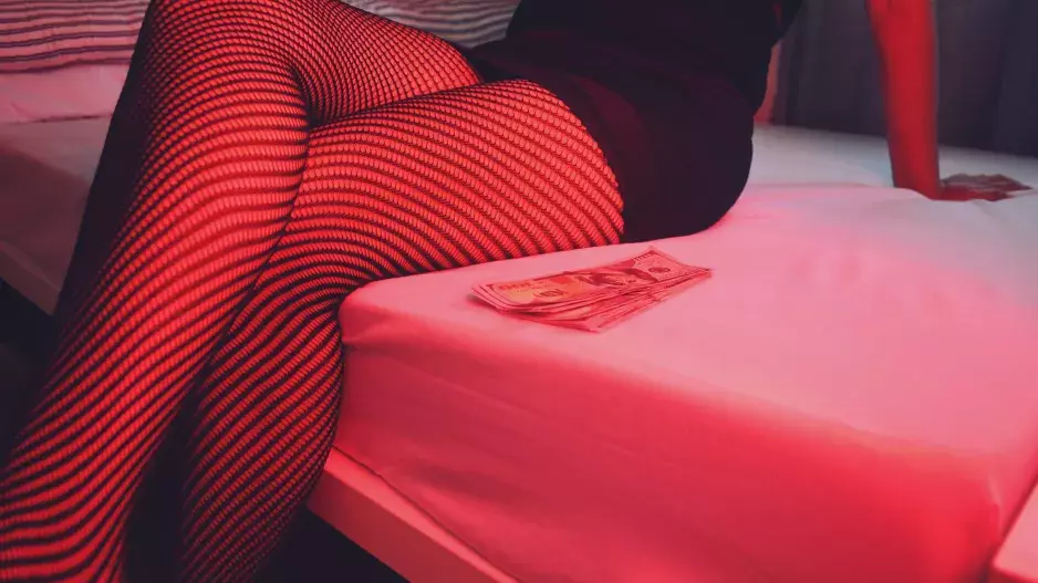 Příběh luxusní společnice: Muži hledají povyražení jinde, většina není šťastná. Na vině jsou ženy