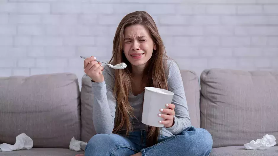 Jídlo zásadně ovlivňuje vaši náladu: Nejezte určité druhy potravin a budete šťastnější. Vyhněte se třeba perlivým nápojům