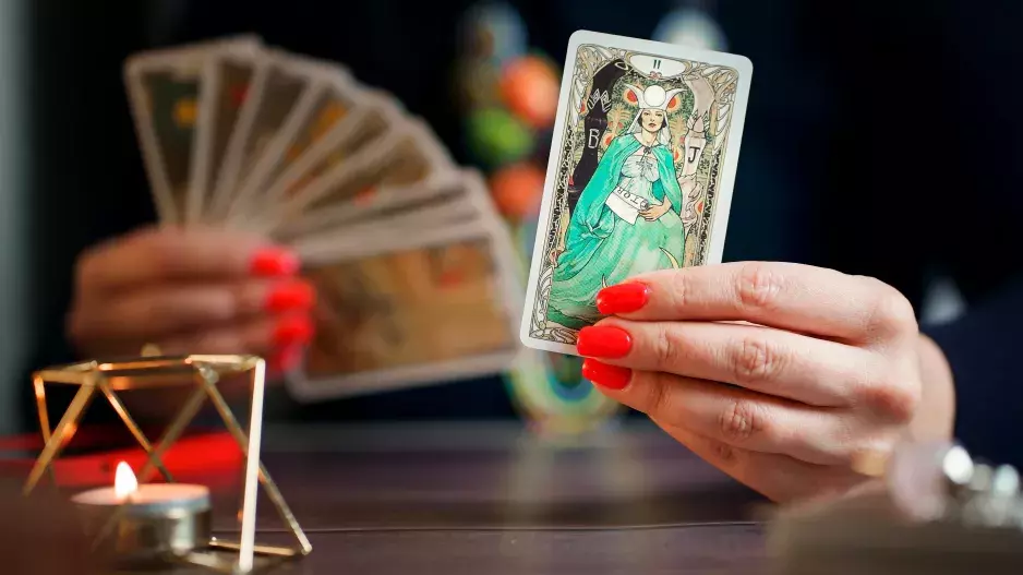 Červencový tarotoskop pro každé znamení zvěrokruhu: Berany čeká radikální změna, Panny se budou cítit osaměle