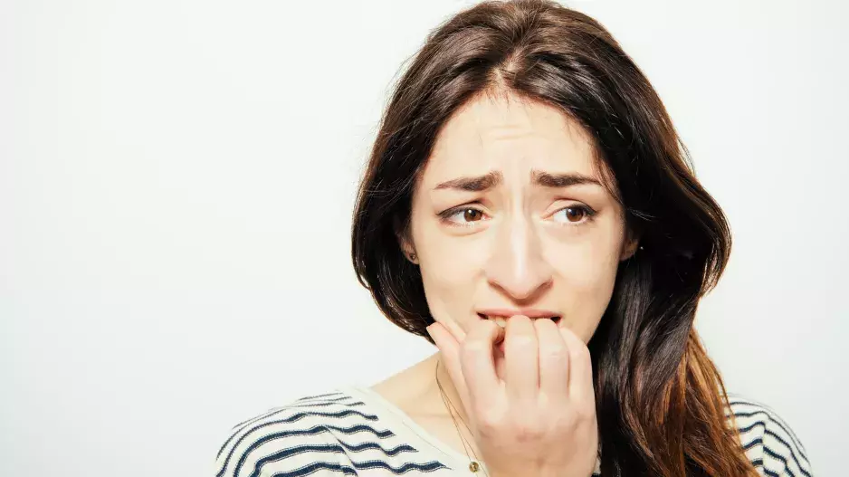 Kousání nehtů nebo říhání: Které zlozvyky mohou vašemu tělu prospívat?
