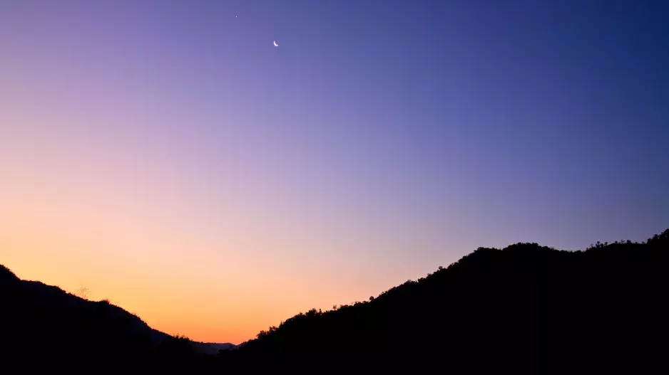 Blíží se novoluní ve znamení Raka: Soustřeďte se na rodinu a domov. Je šance vyřešit, co ve vztazích nefunguje 