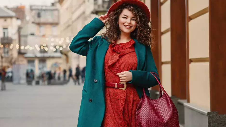 Velká módní galerie: Nejkrásnější podzimní šaty, které budou slušet dámám nad 50