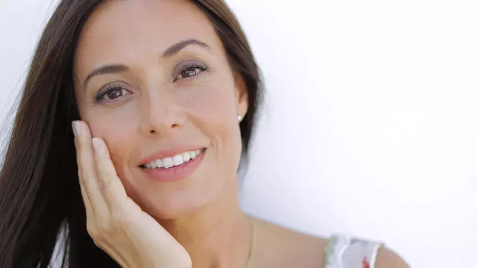 Letní líčení, které vám ubere klidně i 10 let: Na hutný make-up zapomeňte