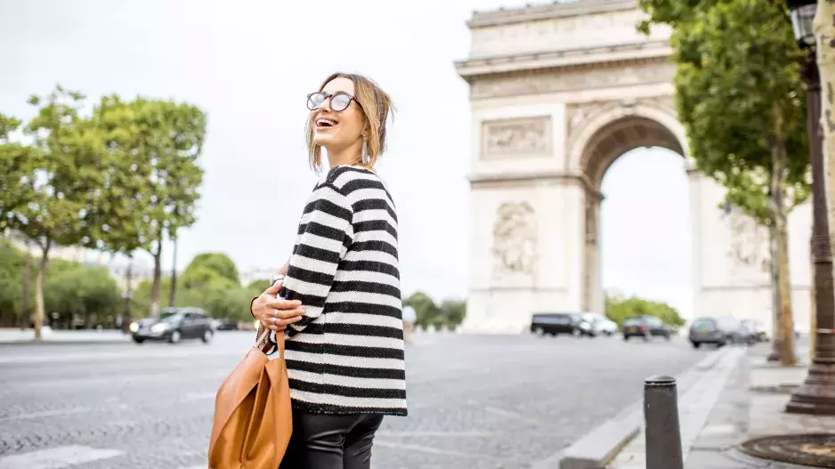 Módní podzim 2023: V hlavní roli budou pruhované svetry. Lze je nosit elegantně, ale i ležérně