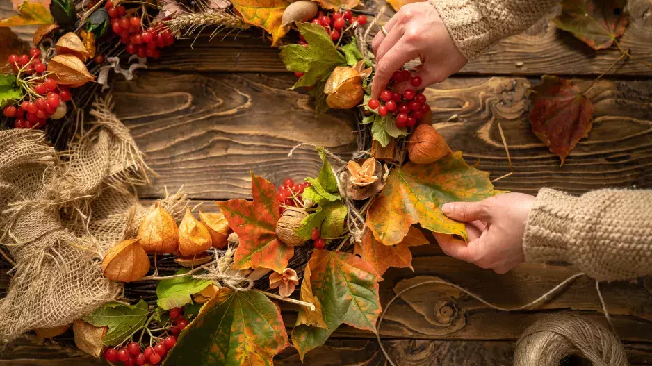 Galerie nejkrásnějších podzimních věnců pro inspiraci. Za pár korun si je můžete vyrobit i doma
