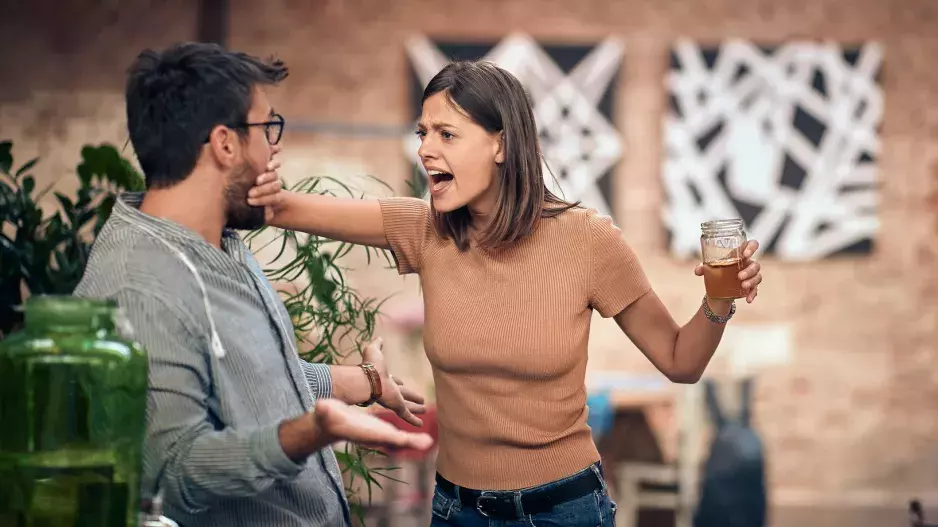 Sociopatka vás dostane na dno: Naučte se ji rozpoznat, stačí vnímat řeč těla