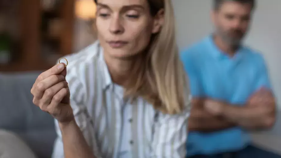 Alice (41 let): Nevím si rady. Manžel se zamiloval a neví, pro kterou se rozhodnout