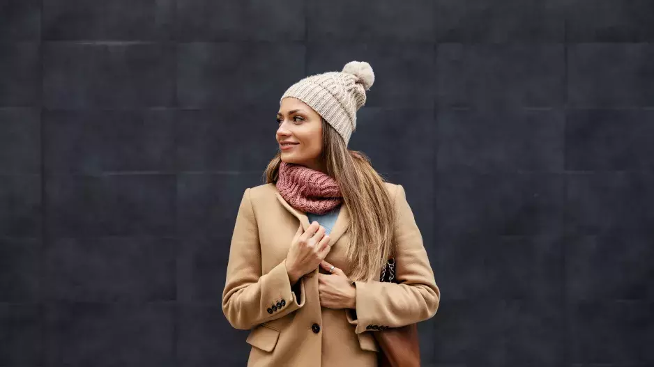 Galerie: Nejkrásnější zimní móda pro ženy po 50: Tyto kousky vás omladí a uberou pár kilo