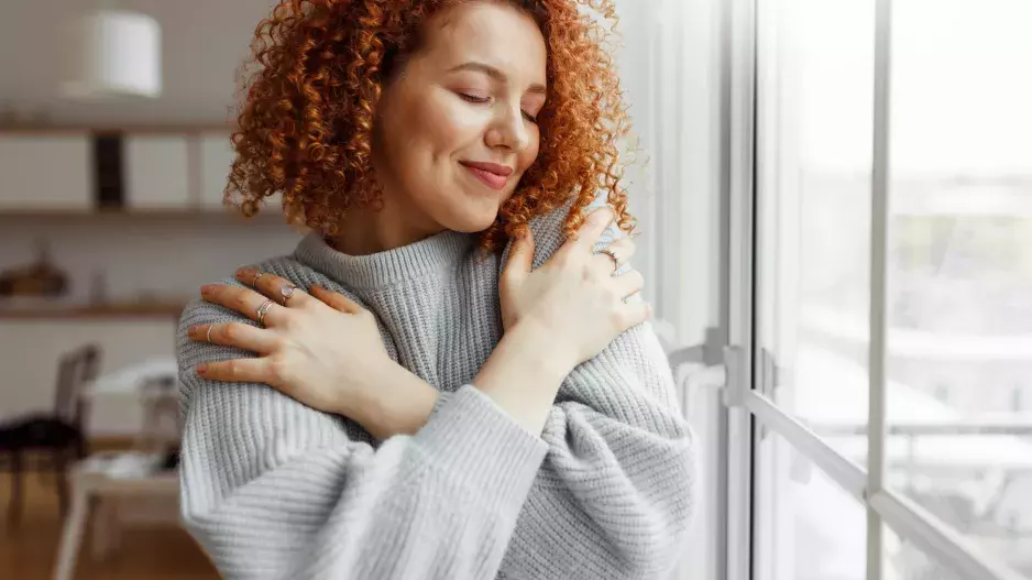 Nejkrásnější svetry na zimu 2023/2024: Jsou stylové, a navíc vám uberou kila