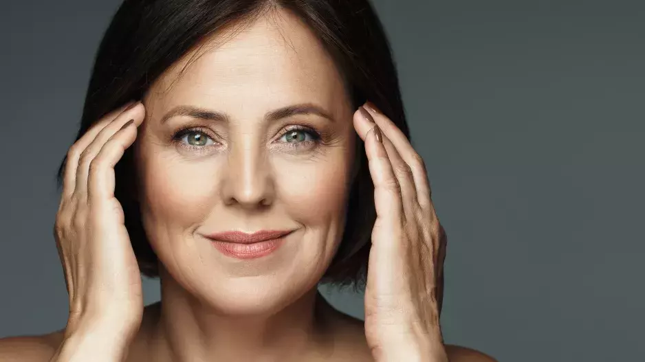 Účesy vhodné pro ženy ve 40, 50 a 60 letech: Vyvarujte se některých střihů a barev, kvůli kterým budete vypadat starší