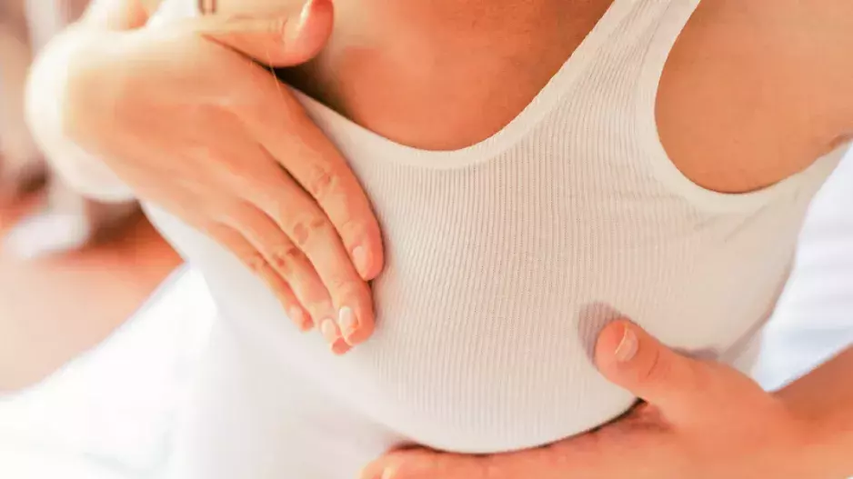 První pomoc proti rakovině prsu: Vaše vlastní ruce. 