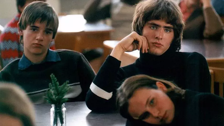 Jak vypadalo mládí za socialismu? Do setmění venku, skákání panáka nebo ploužáky