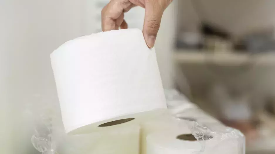 Lidé dávají toaletní papír do lednice. Tento trik zbořil internet. Zkusíte ho také?