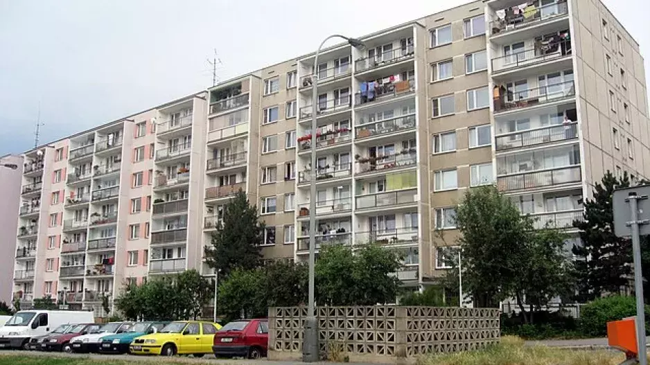 Jak se žilo za socialismu v paneláku. Na byty jako přes kopírák se čekalo i deset let